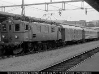 sv0401-34  Du2 346 på Göteborg C med tåg till Borås 5 aug 1977 : Bildbeställning, Göteborg, Göteborg C, Platser, Sv lok, Svenska tåg, Sverige, Webbalbum