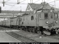 sv0412-32  Du2 434 + 330 i Alvesta 09.08.1977 : Alvesta, Bildbeställning, Du2, Platser, SJ ellok, Sv lok, Svenska tåg, Sverige, Webbalbum