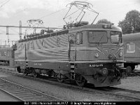 sv0429-21  Rc2 1098 i Halmstad 14.08.1977 : Bildbeställning, Halmstad, Platser, Rc2, SJ ellok, Sv lok, Svenska tåg, Sverige, Webbalbum
