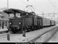 sv0826-36  Hg 765 i Herrljunga 4 jan 1979 : Bildbeställning, Herrljunga, Platser, Sv lok, Svenska tåg, Sverige, Webbalbum