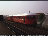 M0666  OHJ Cs 228, f.d. TGOJ UBFos 111, + OHJ S 31, f.d. SJ YBo4 667, i Holbaek 14.08.1979 : Bildbeställning, Danmark, Danska järnvägar, Danska motorvagnar, Holbaek, Platser, Sv motorvagnar, Svenska tåg, TGOJ, UBFos, Webbalbum