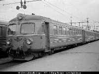 sv0329-31  X8 254 i Uddevalla 6 april 1977 : Bildbeställning, Platser, Sv motorvagnar, Svenska tåg, Sverige, Uddevalla, Webbalbum, X8