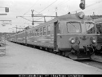 sv0329-36  X8 254 i Uddevalla 6 april 1977 : Bildbeställning, Platser, Sv motorvagnar, Svenska tåg, Sverige, Uddevalla, Webbalbum, X8