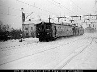 sv0828-33  UB7X 4021 + X7 257 i Vara 4 jan 1979 : Bildbeställning, Platser, Sv motorvagnar, Svenska tåg, Sverige, Vara, Webbalbum