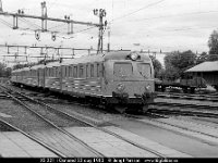 sv1226-05  X5 221 i Öxnered 22 aug 1980 : Bildbeställning, Platser, Sv motorvagnar, Svenska tåg, Sverige, Webbalbum, Öxnered